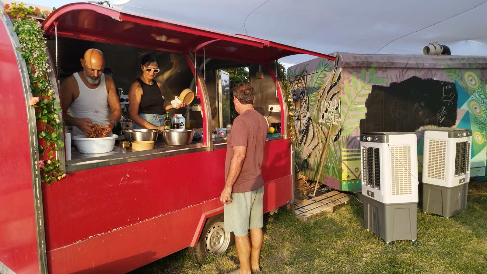 העגלה האדומה שלנו